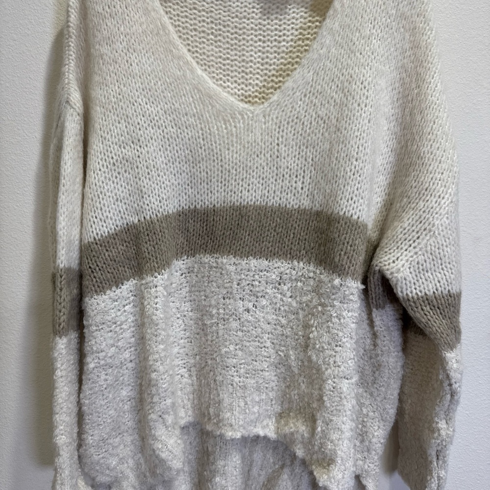 Elle V-Neck Sweater in Cream and Tan